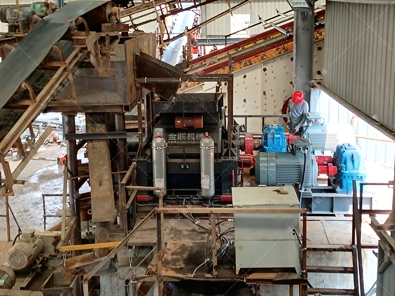 時(shí)產(chǎn)100噸和200噸的石灰石生產(chǎn)線,選擇的液壓對輥制砂機(jī)有何不同? 時(shí)產(chǎn)100噸和200噸的石灰石生產(chǎn)線,選擇的液壓對輥制砂機(jī)有何不同?