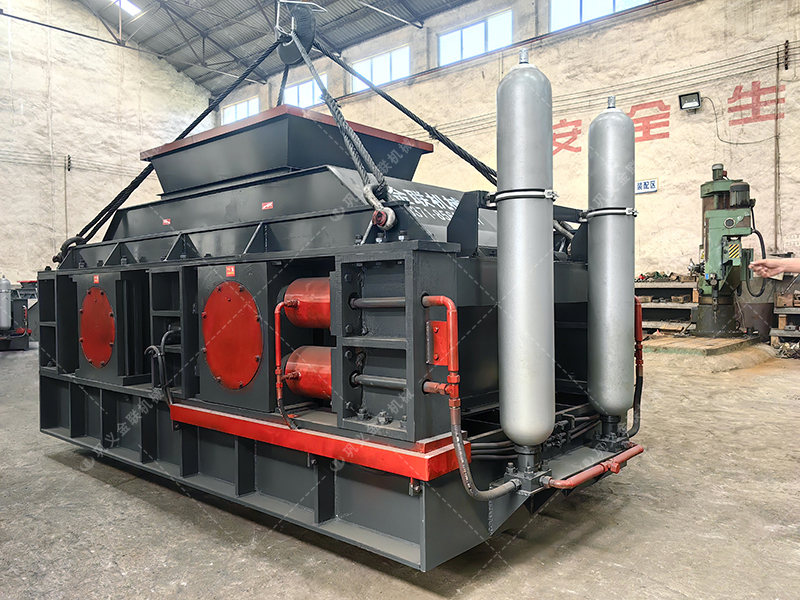 時(shí)產(chǎn)100噸和200噸的石灰石生產(chǎn)線,選擇的液壓對輥制砂機(jī)有何不同? 時(shí)產(chǎn)100噸和200噸的石灰石生產(chǎn)線,選擇的液壓對輥制砂機(jī)有何不同?